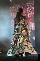 Angaroon by Shreya Ghoshal Singing Live In Concert