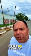 Ex-prefeito de cidade baiana causa polêmica ao chamar moradores para queima de espada