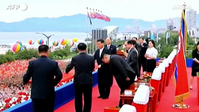 Grande parata in Corea del Nord, per l'inaugurazione di una zona turistica