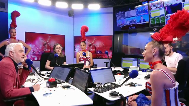 Pascal Praud et vous - Les danseuses du Moulin Rouge font irruption dans le studio !