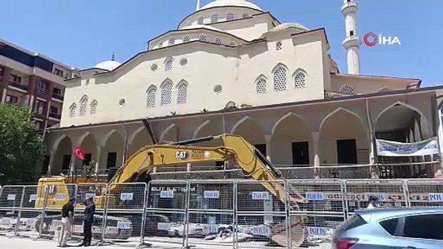 Van'da otopark alanı geçici mescit oldu