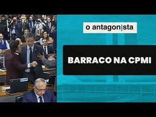 Marco Feliciano bate na mesa durante discussão com Soraya Thronicke