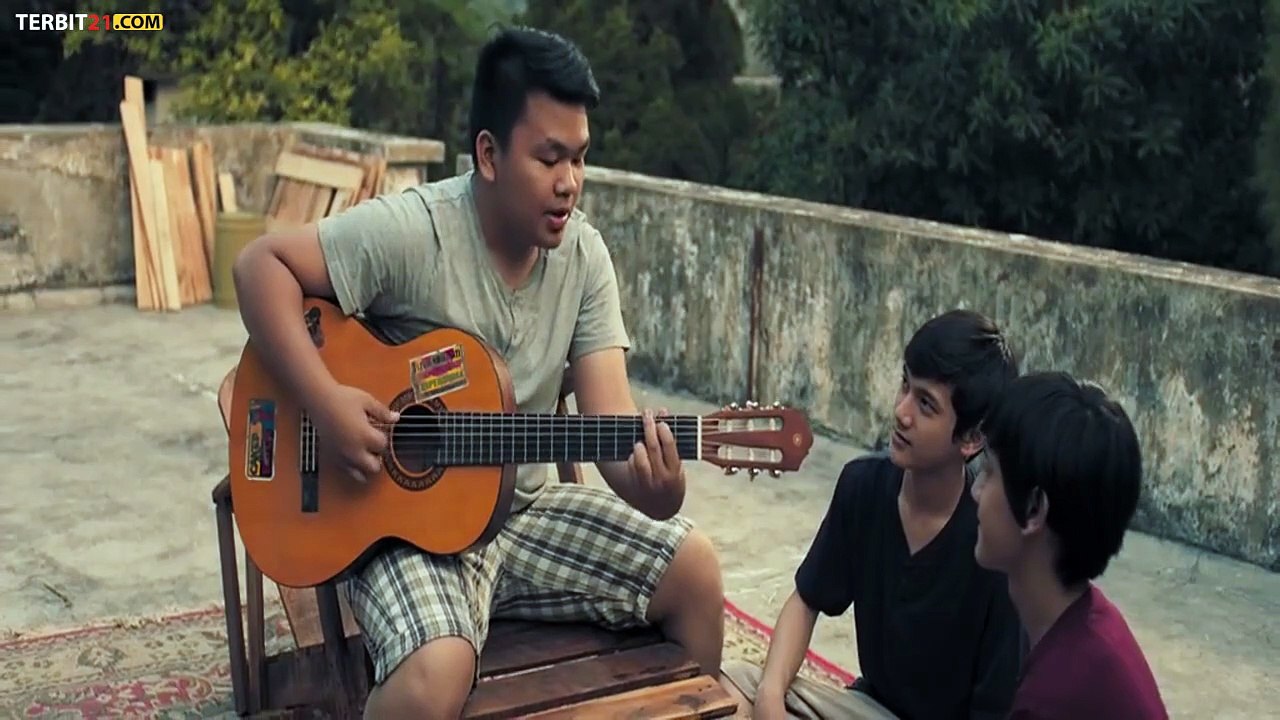 Bulan Tenggelam di Wajahmu (2019)