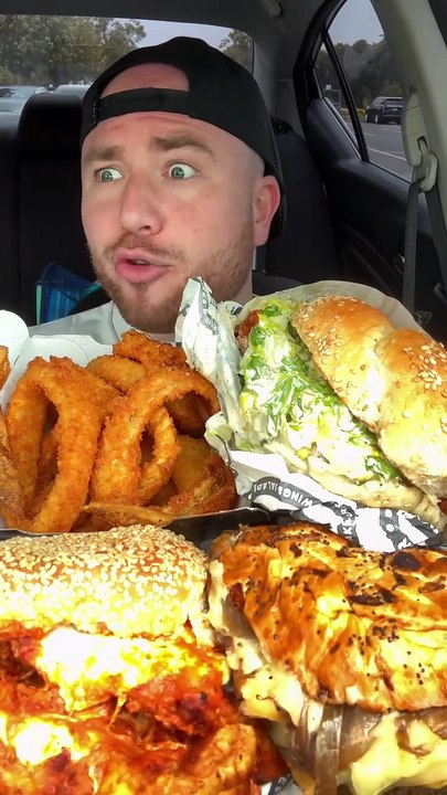 Follow for more ASMR videos🌮🍟 Credits: @codychows #mukbang #asmr #fastfood #asmreating