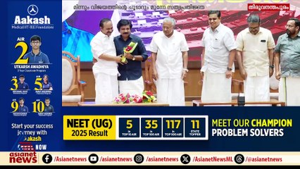 മിന്നും വിജയത്തിന്റെ ചൂടാറും മുന്നേ സത്യപ്രതിജ്ഞ ചെയ്ത് ചുമതലയേറ്റ് ആര്യാടൻ ഷൗക്കത്ത്