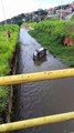 VÍDEO: Acidente na 29 de Março deixa carro virado em canal de esgoto