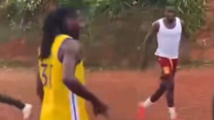 Anguissa, sfida al campetto con due ex Serie A: che classe!