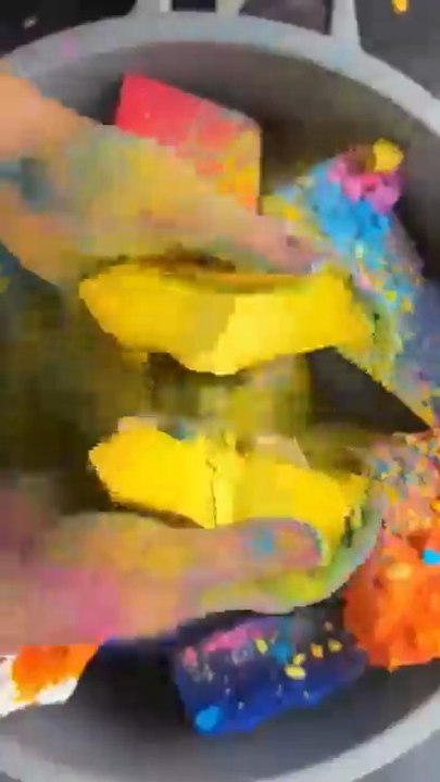 Flaky_pasted_lime_chalk(360p)