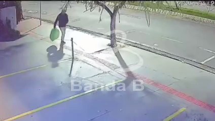 Falso policial é preso após jogar lixo em frente a loja no Paraná