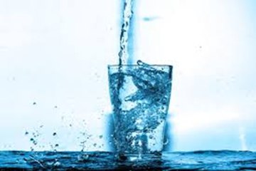 Un démon le force à boire 16L d'eau !