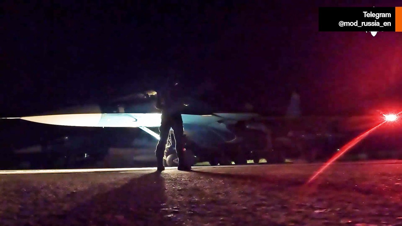 فيديو: طائرة Su-34 روسية تهاجم منطقة تمركز للقوات المسلحة الأوكرانية باستخدام قنابل موجهة