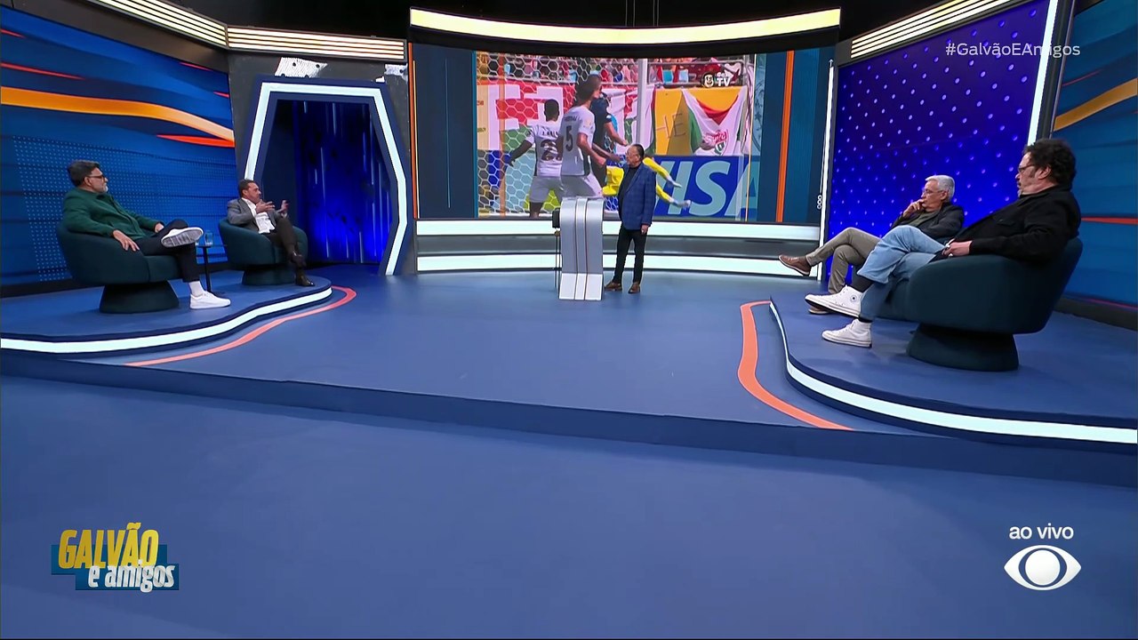 'Galvão e Amigos' debate utilização de três zagueiros no futebol atual; Casão e Luxa discutem