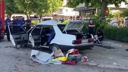 Ağaca çarpan Tofaş’ın hurdaya döndüğü ölümlü kazanın görüntüleri ortaya çıktı