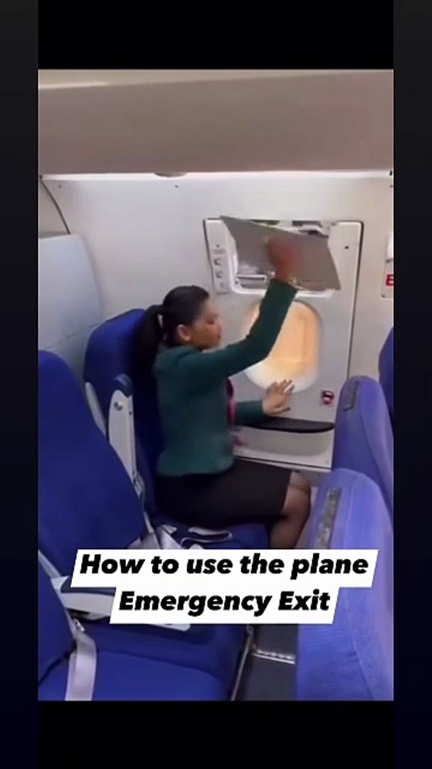 ⁣How to use plane exit
