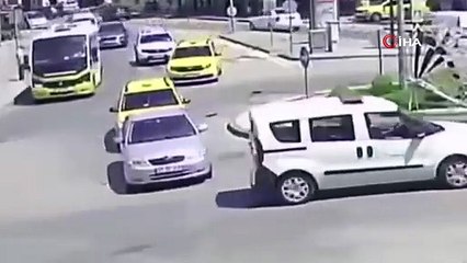 Bursa\'da görenleri hayrete düşüren kaza kamerada