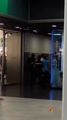 Cuatro detenidos en el Màgic de Badalona por comprar con tarjetas robadas