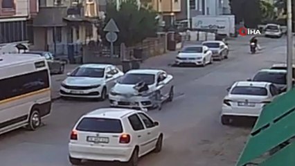 Bursa'da otomobilin çarptığı anne ve oğlu yaralandı