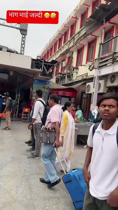 Railways Station 🚏 #song #reel #love #video #trending #viral #girl