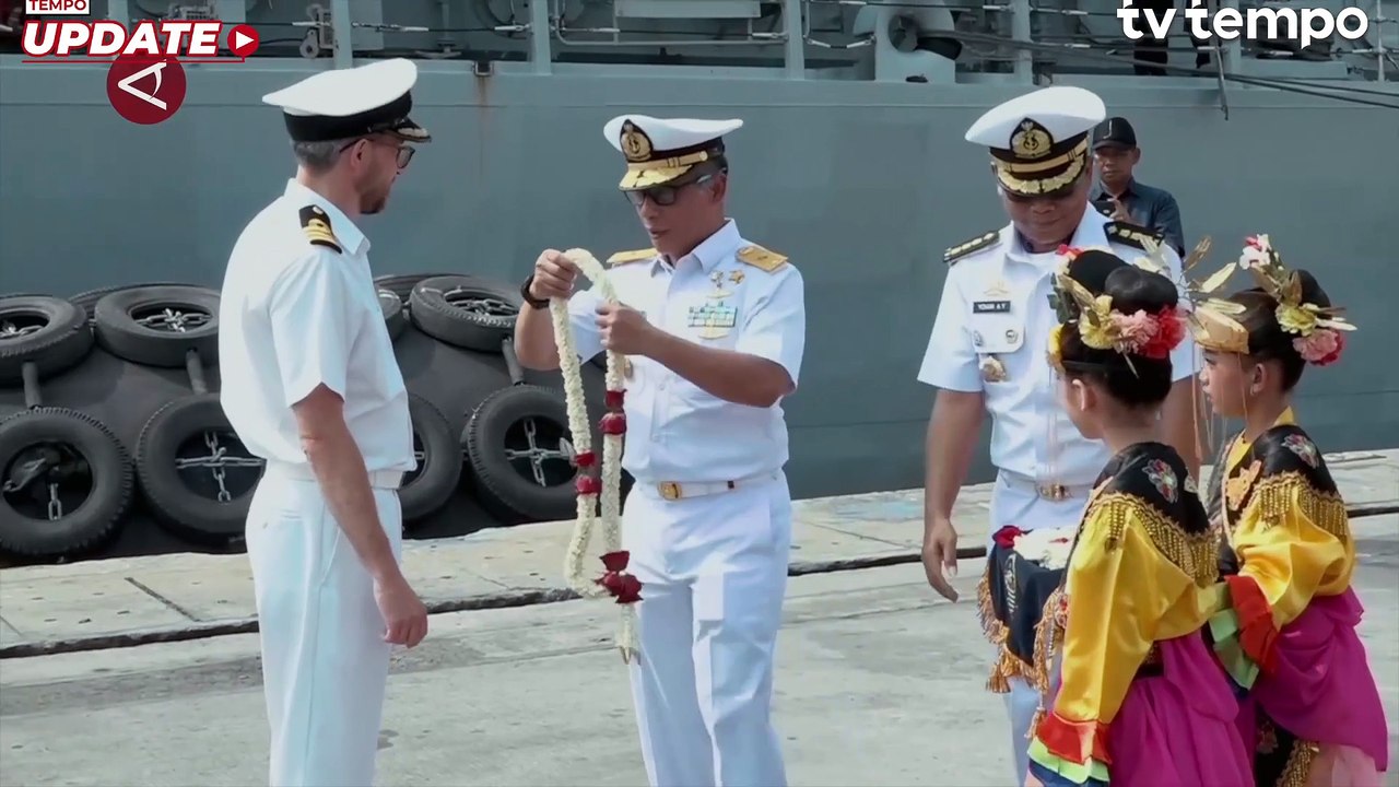 Visi Kapal AL Kerajaan Inggris Berlabuh di Pelabuhan Tanjung Priok