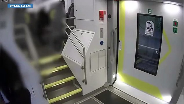 Violente rapine sui treni della Milano-Lecco: arrestati 2 minorenni