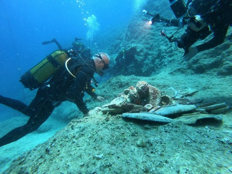 Bakan Ersoy, Antalya'daki seramik batığına dalış yaptı