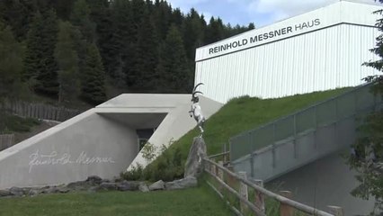 Reinhold Messner Haus, il museo del «re degli ottomila»: il video dell'esposizione