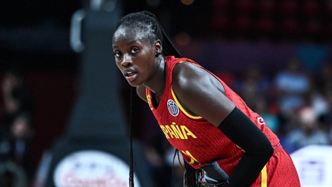 Awa Fam eufórica tras meterse en la final del Eurobasket: "Lo que nos define es que no nos rendimos y eso nos hace especiales"
