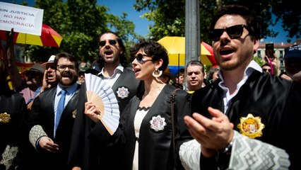 Jueces y fiscales protestan contra la reforma judicial del Gobierno