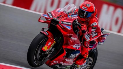 Marc Márquez resiste a Álex para ganar el Sprint de Assen