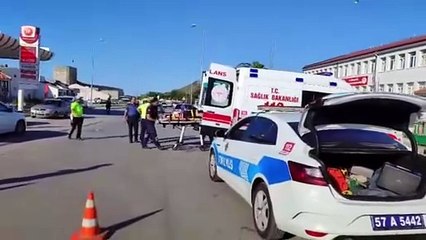 Şerit değiştiren otomobil kazaya neden oldu