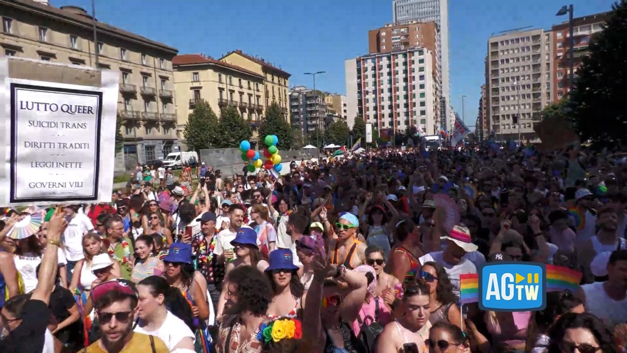 Milano Pride, si sfila per democrazia e Palestina: «Diritti per tutte le minoranze»