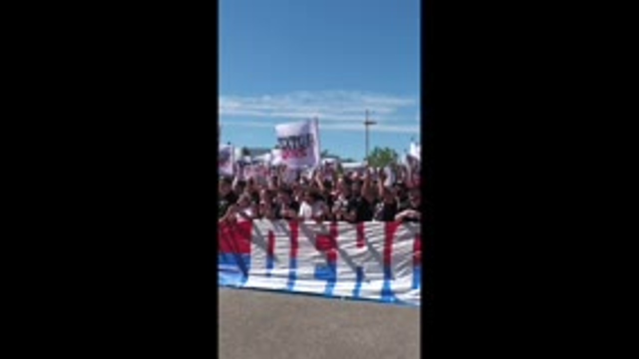 Lyon - Un millier de supporters de l'OL devant le Groupama Stadium pour manifester contre John Textor