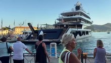 Elba, lo yacht di Mister Zara arriva in darsena
