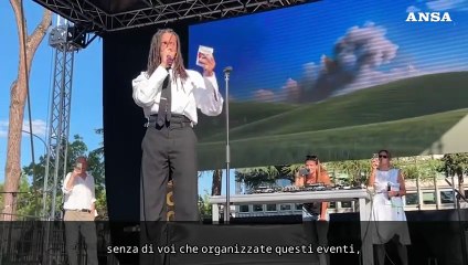 Ghali sorprende il pubblico al concerto per la Palestina a Roma 🇵🇸