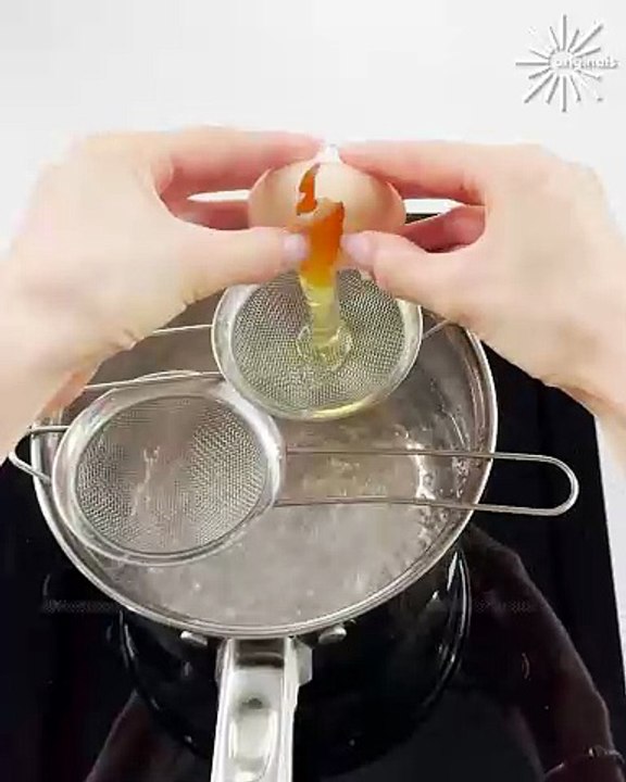 Poach perfect eggs with ease🍳