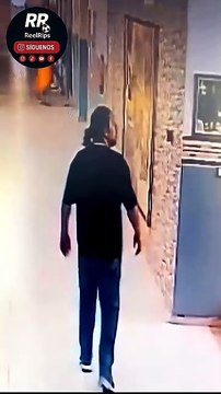 🎓⚽ EL PROFESOR HACE UN CAÑO IMPRESIONANTE A SU ALUMNO Y LO DEJA SIN PALABRAS EN EL COLEGIO 🔥