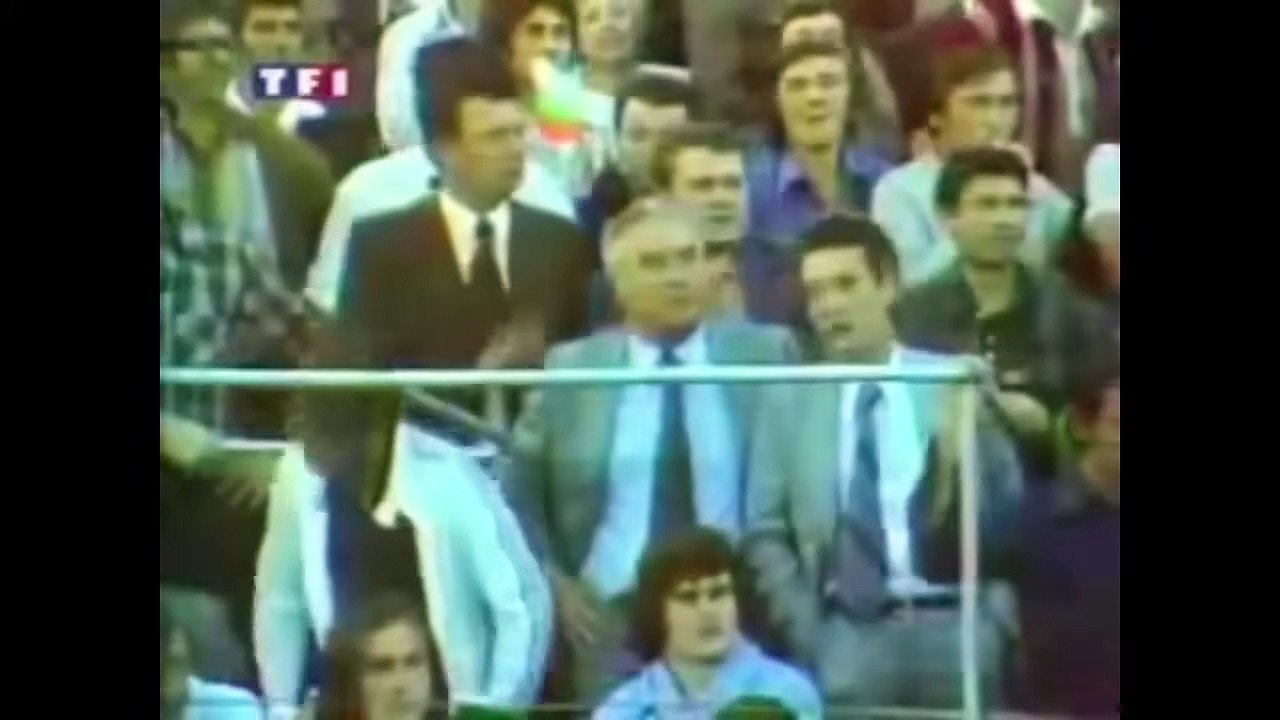 Football : Top 10 des commentaires des Commentateurs français marquants du foot français