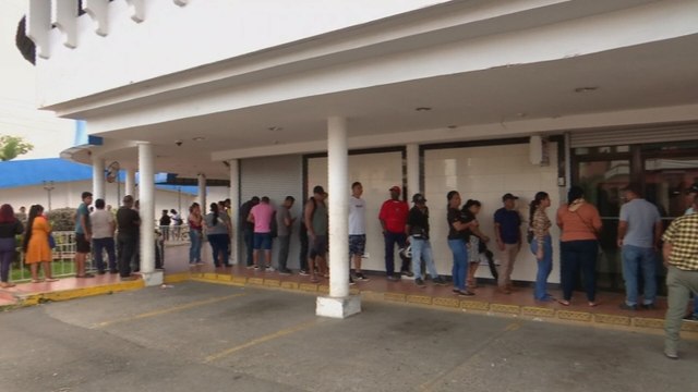 Crisis en Bocas del Toro: Residentes realizan filas de hasta tres horas para obtener efectivo en Changuinola