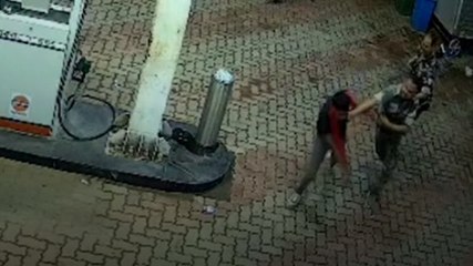 रिवॉल्वर दिखाकर रंगदारी की कोशिश, CCTV में कैद वारदात