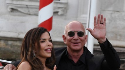 Jeff Bezos et Lauren Sánchez raillés pour leur faire-part de mariage “ridicule” : les internautes s’en donnent à cœur joie !