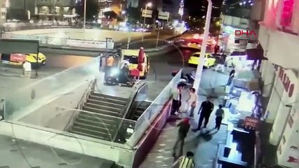 Taksim meydanında onlarca suç kaydı olan 6 kişi bir genci döve döve öldürdü