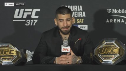 Momentazo de Topuria en rueda de prensa cantando