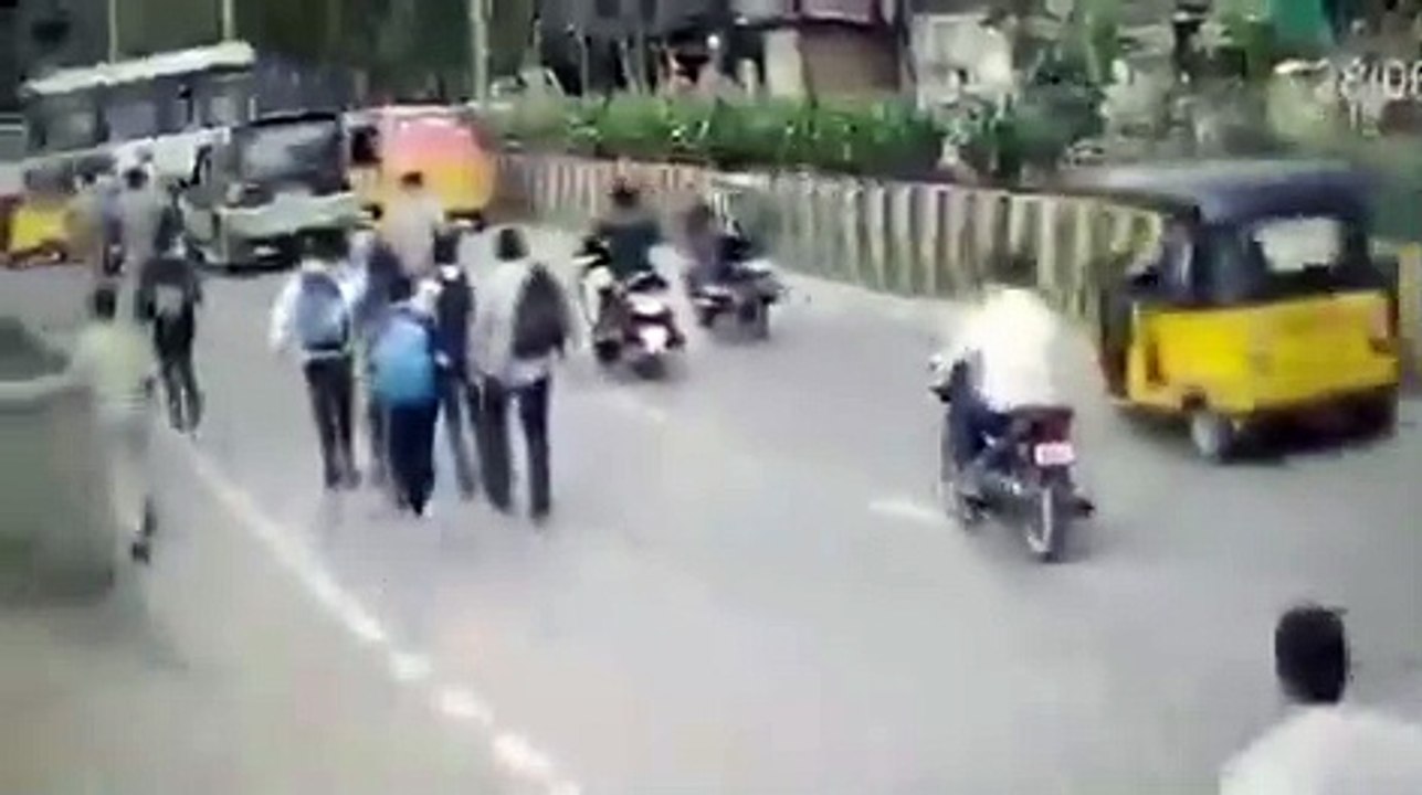 Two seriously hurt as bike rams into #RTCBus at Jeedimetla  A #bike rammed into an #TGSRTC bus in front of the #Jeedimetla police station.  Two #youths sustained serious #injuries and were shifted to #hospital.   #Accident