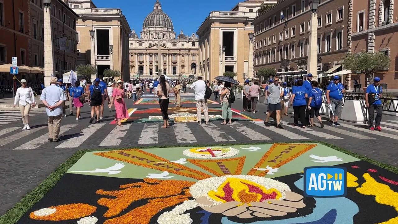 L'infiorata colora via della Conciliazione: oggi a Roma è la festa dei santi Pietro e Paolo