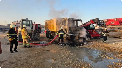 Mardin-Diyarbakır yolunda hafriyat kamyonu yandı