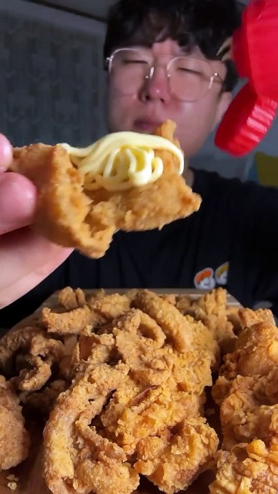 Follow for more ASMR videos🌮🍟 Credits: @wa.goo.mon #mukbang #asmr #fastfood #asmreating