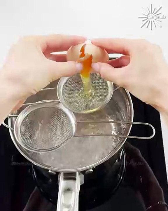 Poach perfect eggs with ease🍳