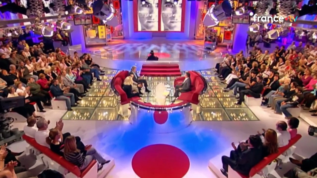 Anthony Delon est resté proche de son ancienne belle-mère Mireille Darc comme il le racontait dans "Vivement Dimanche". Diffusion d'un best-of sur France 3.