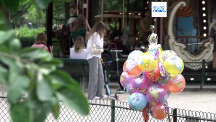 La Francia vieta le sigarette in pubblico: fine di un simbolo culturale