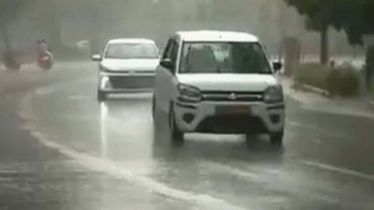 Delhi-NCR में बारिश से मौसम हुआ सुहाना